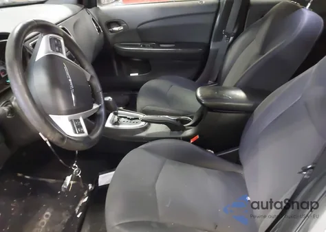 2013 Chrysler 200 Touring z USA, uszkodzony, nr VIN 1C3CCBBB1DN659149